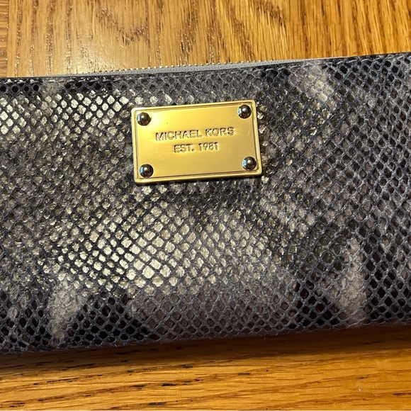 🍁Like New Michael Kors Wallet🌲 - Picture 2 of 16